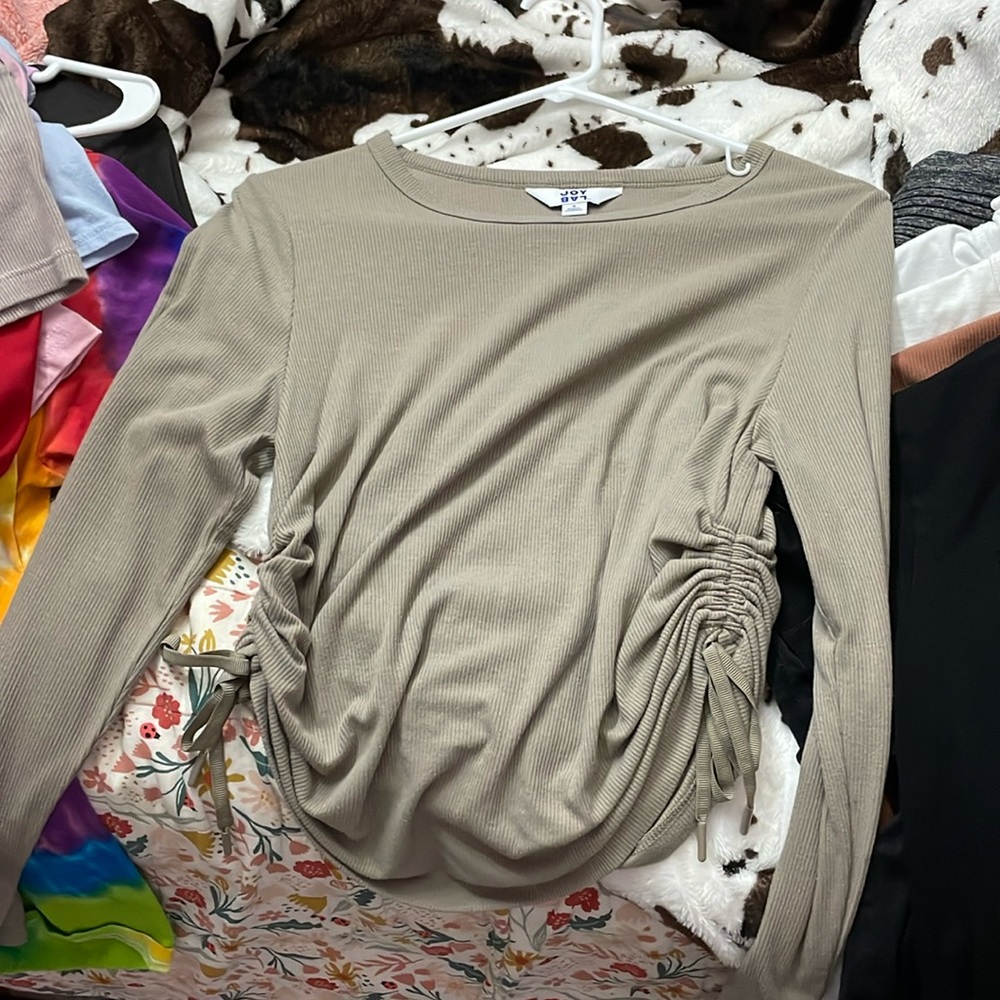 Cropped long sleeve shirt